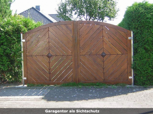 Design aus Holz: Türen und Tore | Backhaus Bauelemente