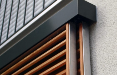 Fensterläden Holz Schienenkasten