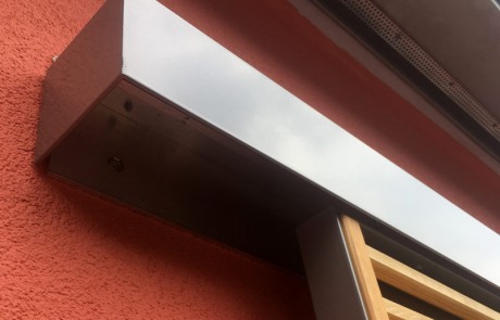 Fensterläden Holz teilverdeckt 3