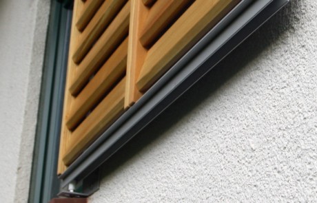 Fensterläden Holz Schienensystem einläufig